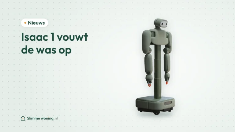 De huisrobot Isaac 1 van Weave Robotics in saliegroen, met twee armen op een rijdend onderstel